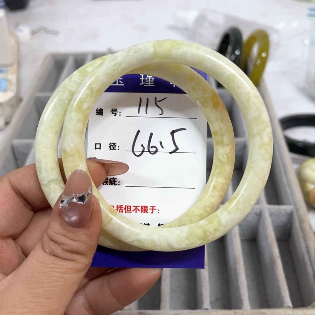 蛇纹石玉手镯未镶嵌