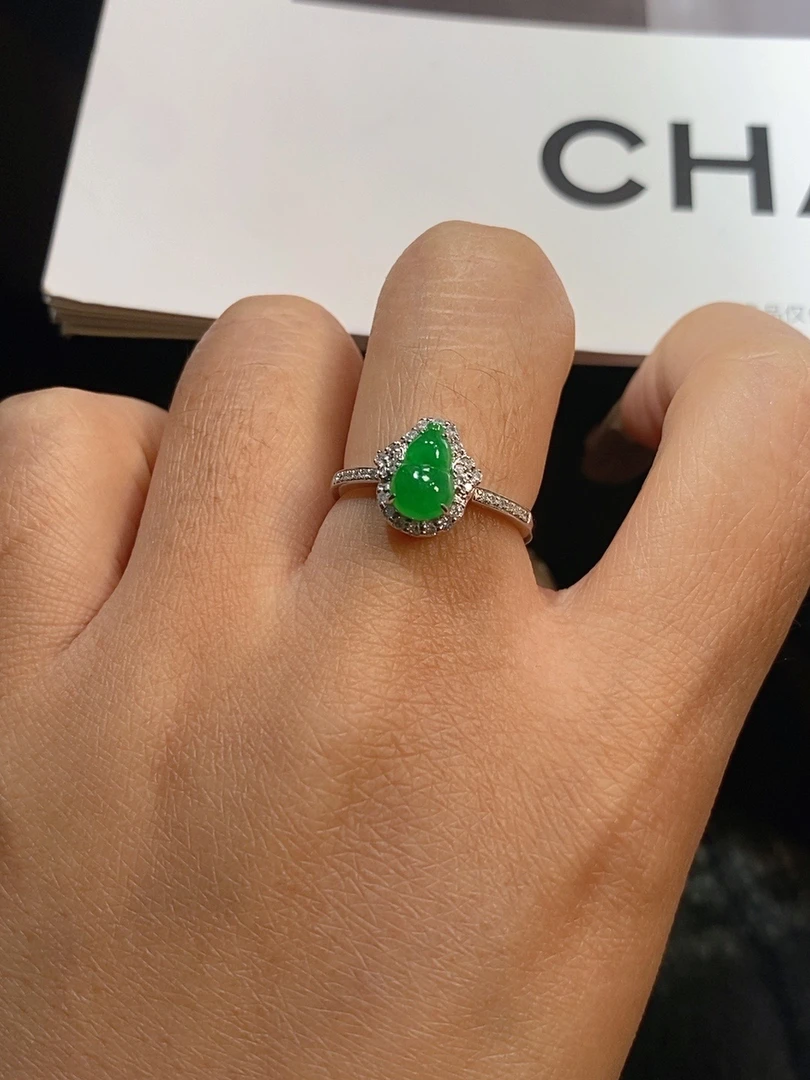 【伊玥珠宝】福利款天然缅甸翡翠A货 阳绿葫芦戒指