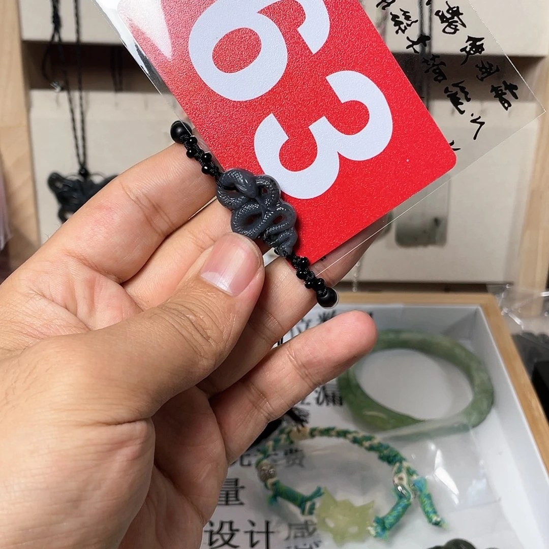 蛇纹石玉颈饰合金