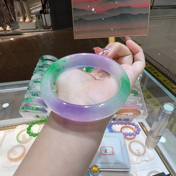 翡翠手镯未镶嵌翡翠手镯