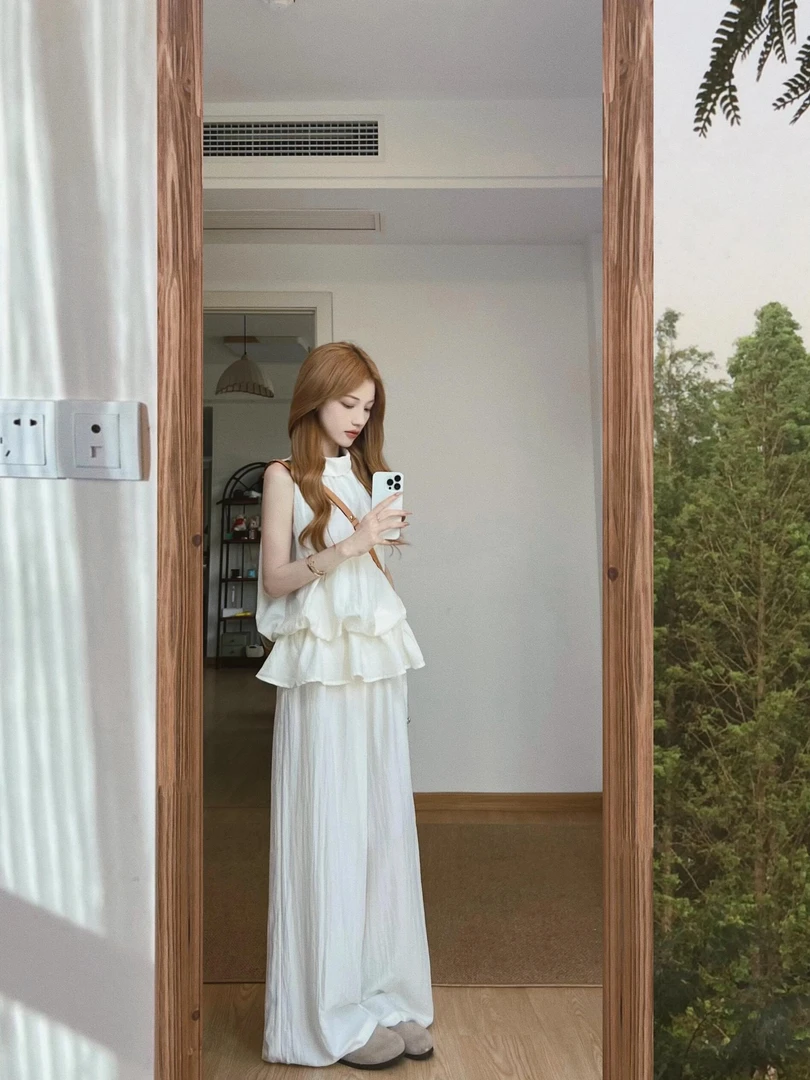 2025夏季新款韩版设计感荷叶边挂脖背心上衣搭配休闲裤白色两件套