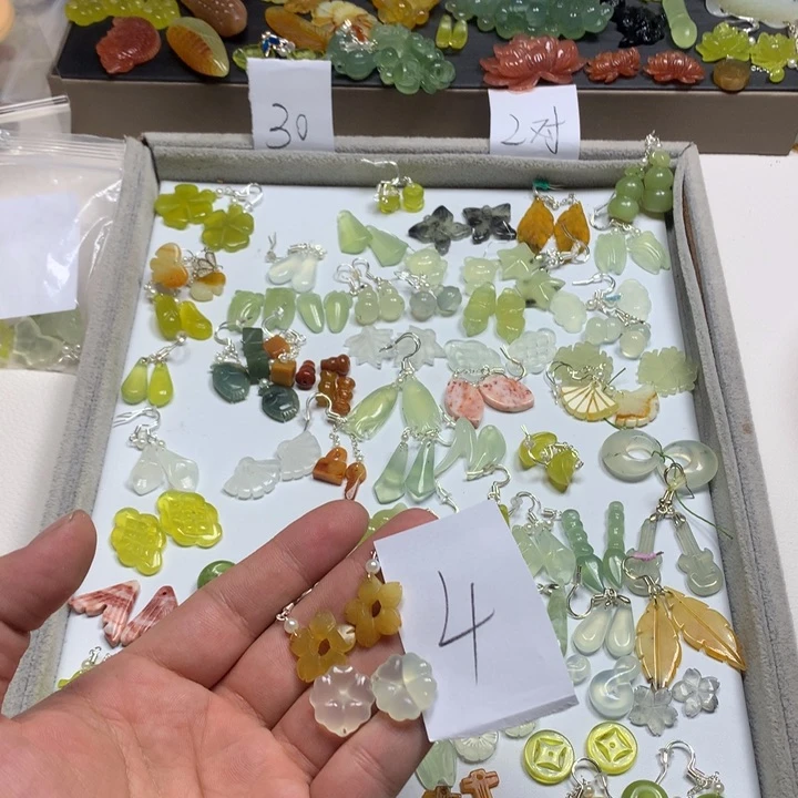 蛇纹石玉耳钉足银镀金镶嵌姜