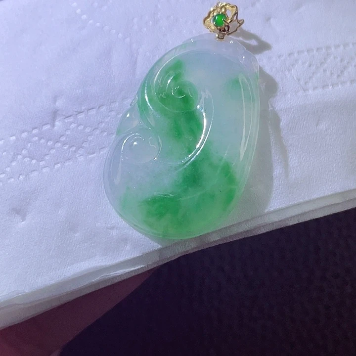 翡翠18K金镶嵌颈饰翡翠