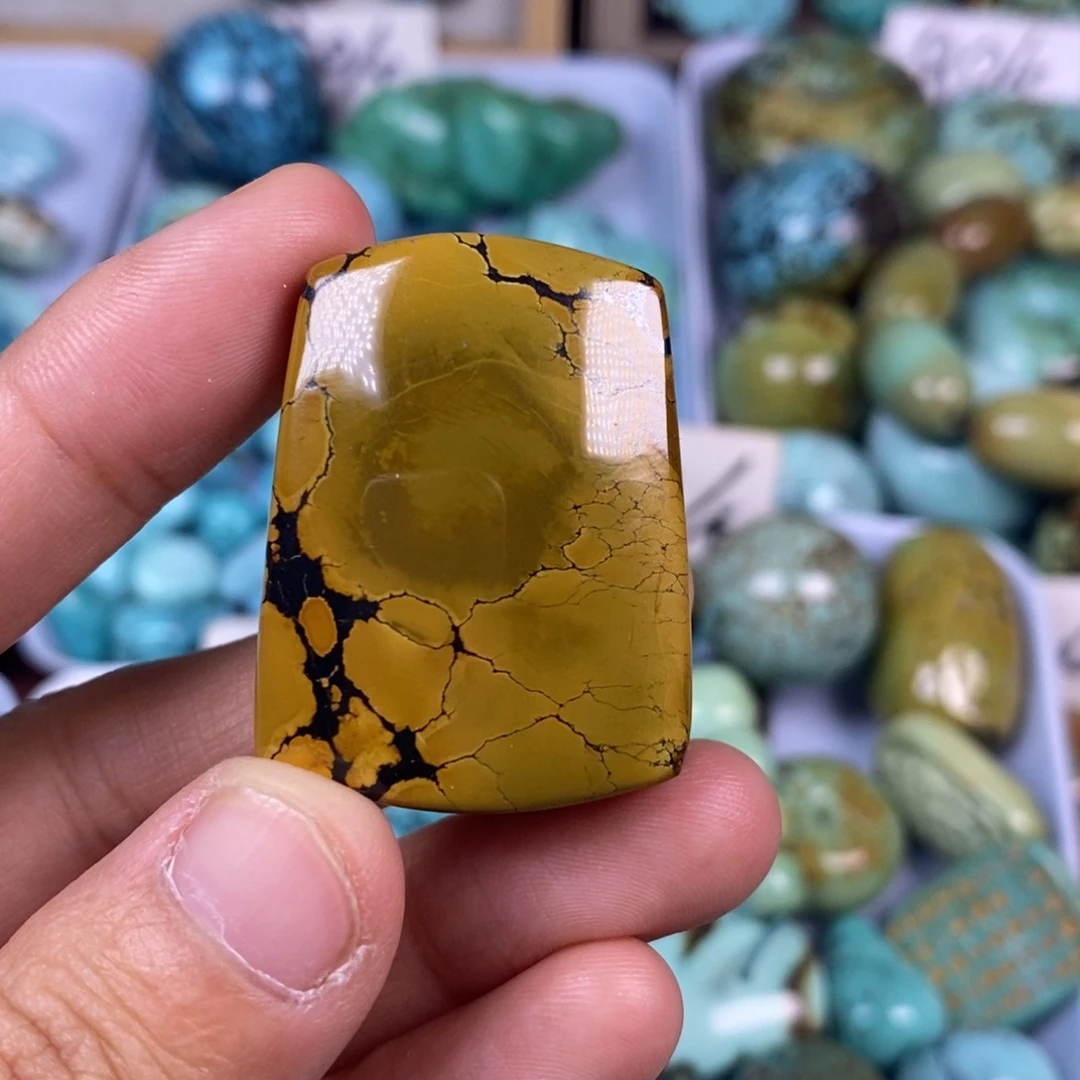 绿松石未镶嵌颈饰