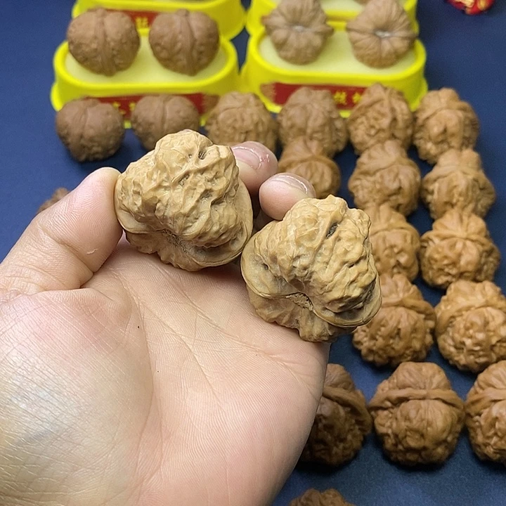 文玩核桃把件蛤蟆白