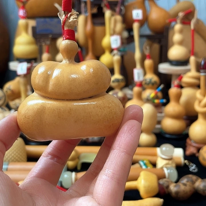 牵*葫芦丝独奏演员和观众之间