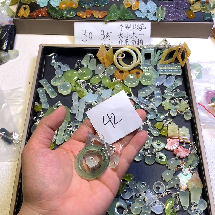 姜***歆蛇纹石玉合金耳钉