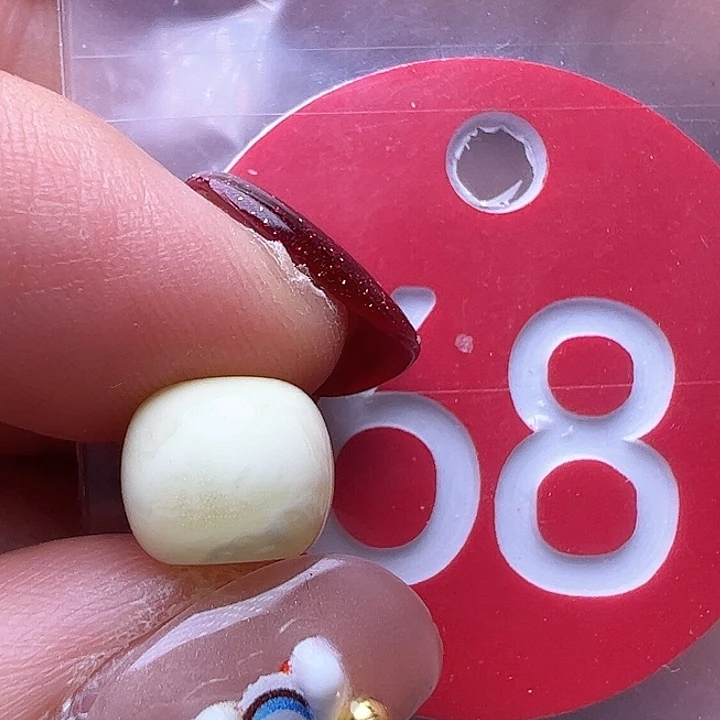 蜜蜡裸石未镶嵌8.9m m