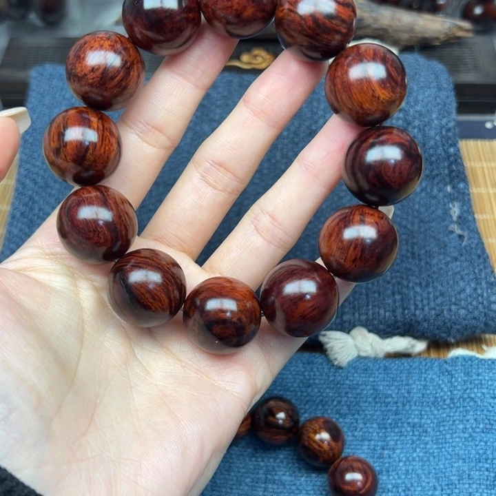 一***秋木海南红降花梨公2.0圆珠（瑕疵裂）