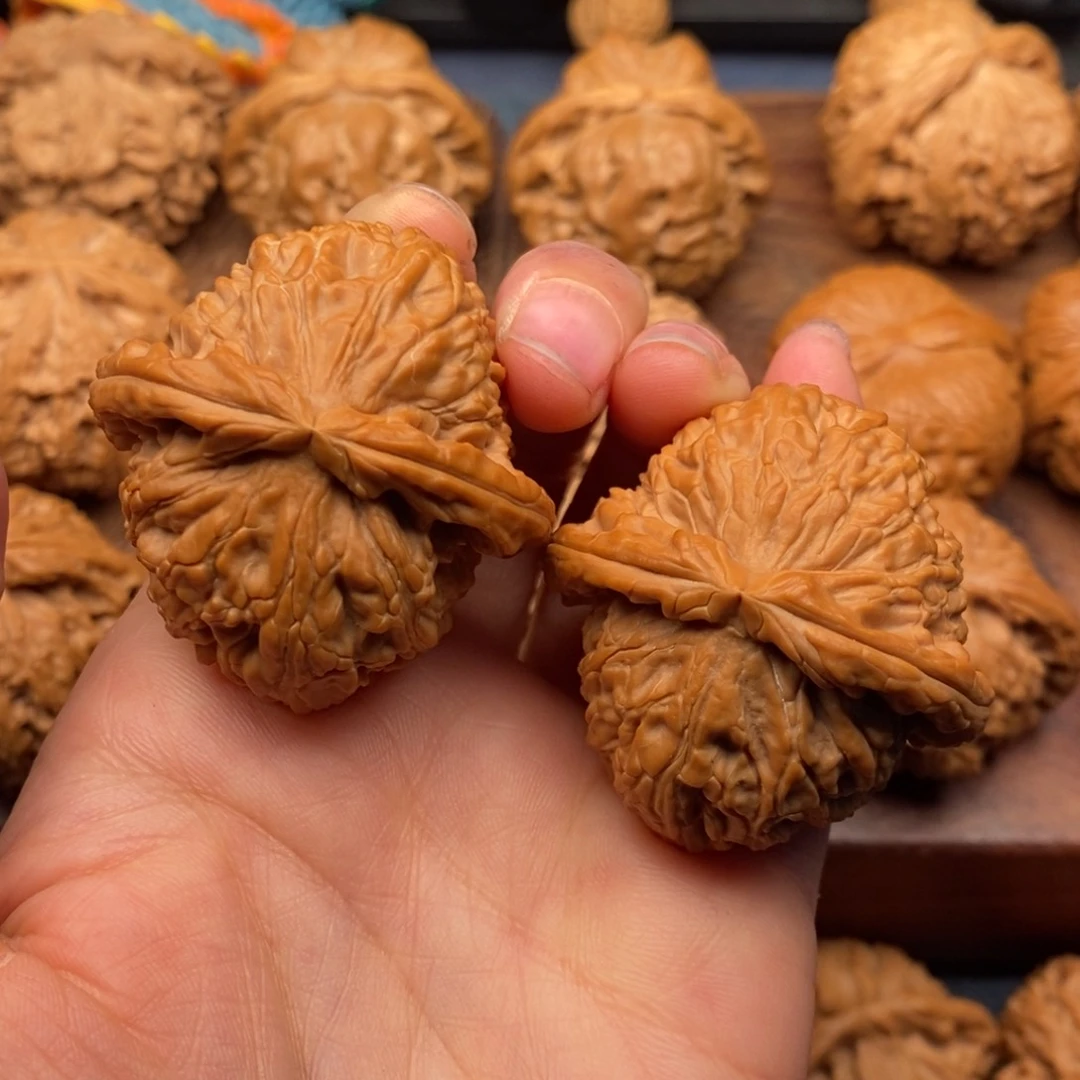 文玩核桃把件42全品球白，老树红皮