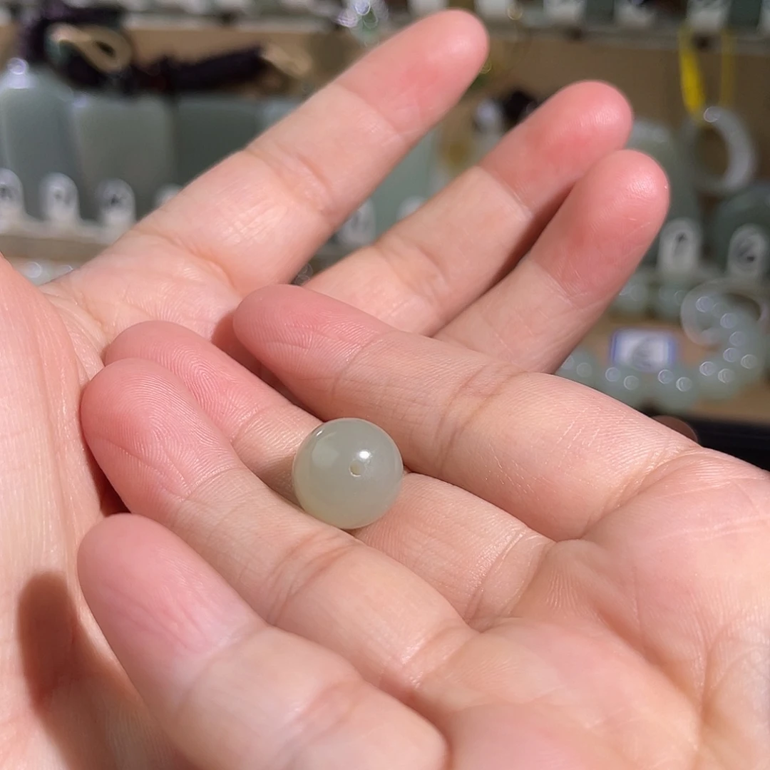 J***e和田玉未镶嵌珠宝半成品