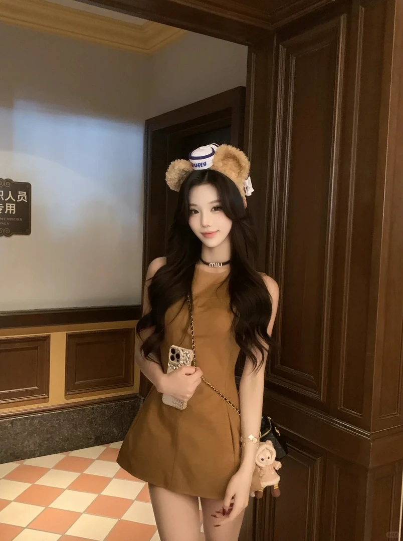 古早感名媛风气质纯欲风辣妹性感棕色吊带连衣裙收腰显瘦A字短裙