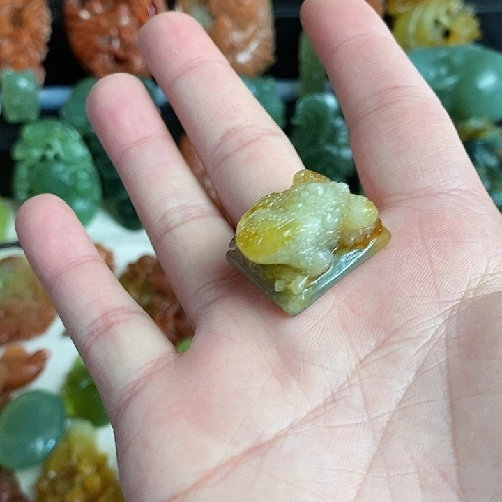 未镶嵌蛇纹石玉颈饰