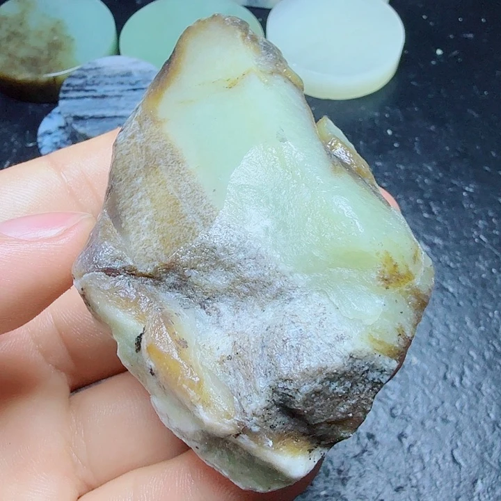 和田玉（糖玉）未镶嵌珠宝奇石