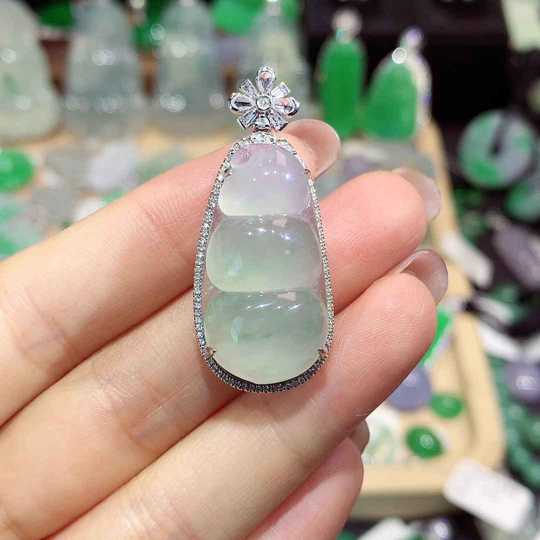 翡翠18K金镶嵌颈饰豆