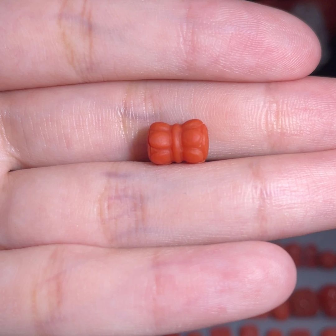 未镶嵌并蒂莲7mm+南红玛瑙