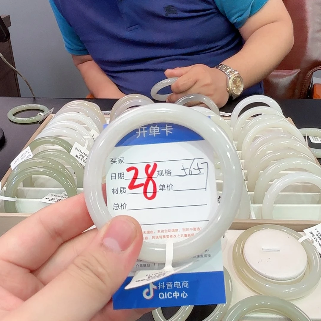 和田玉手镯未镶嵌