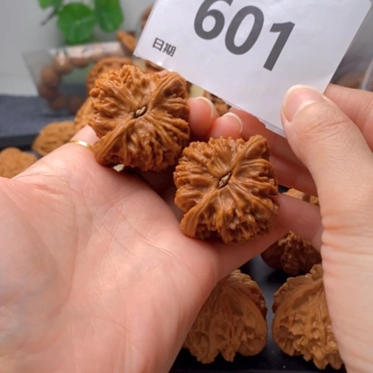 顾***影吊坠文玩核桃全品43南疆石601