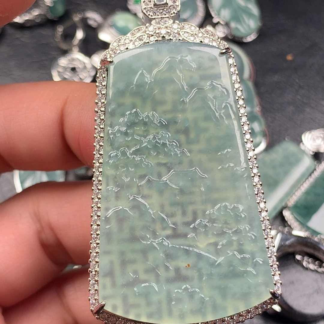 翡翠未镶嵌颈饰大山水