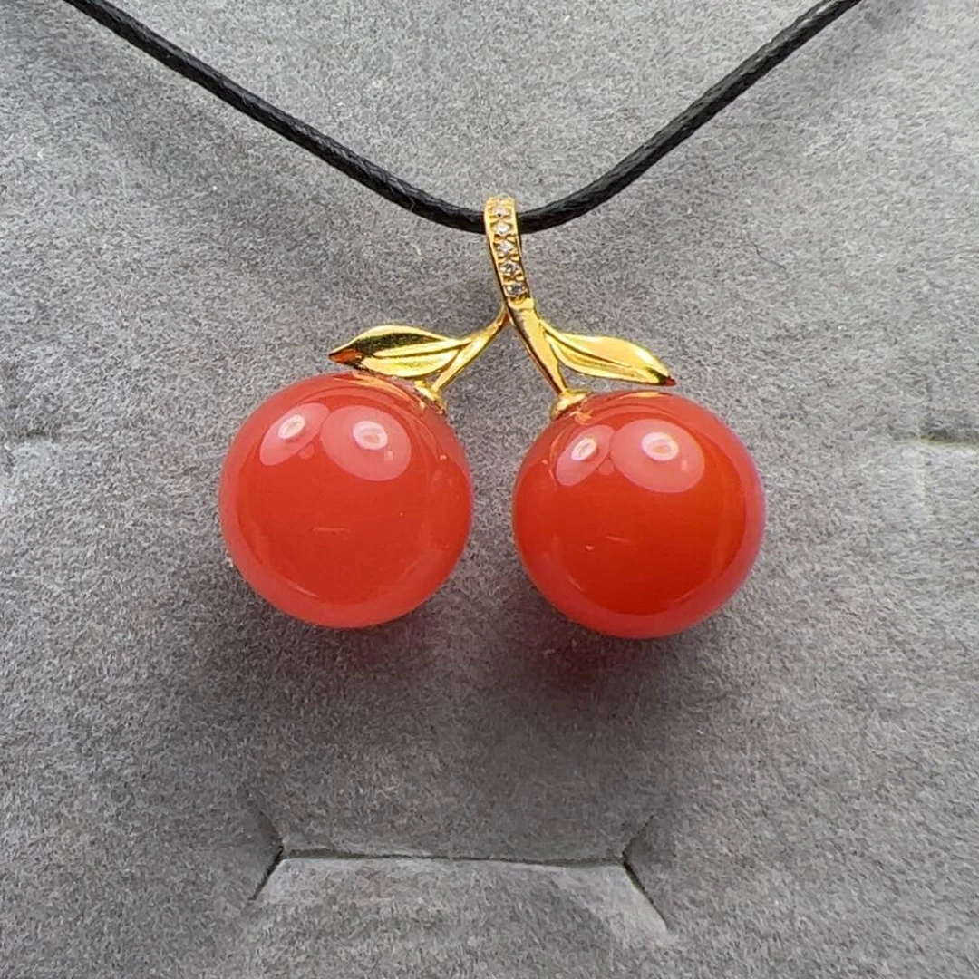 18K金镶嵌吊坠南红玛瑙