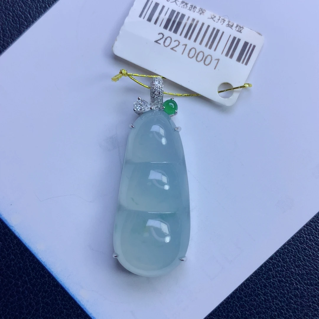 翡翠未镶嵌颈饰福豆