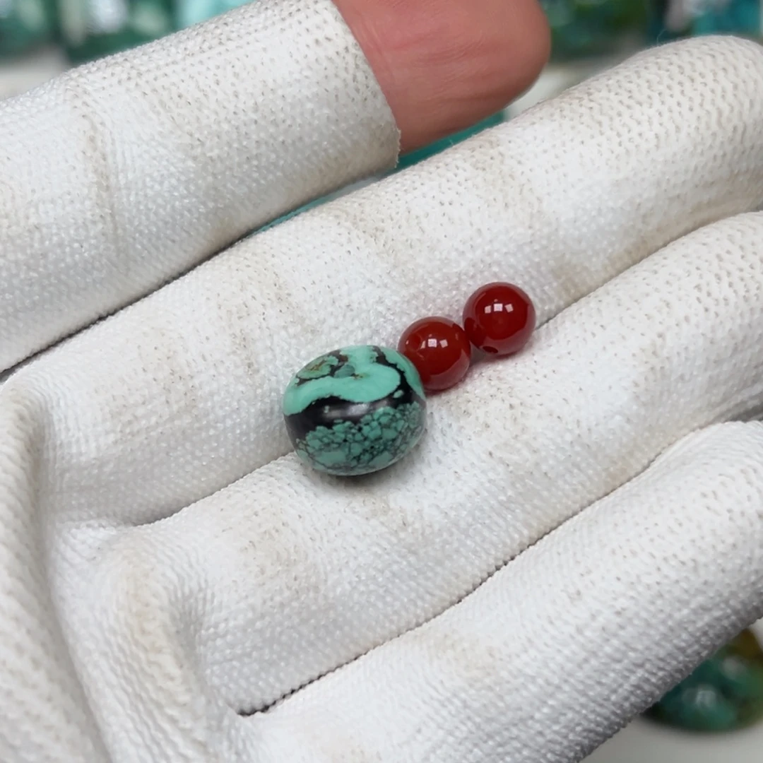 郑***飞南红玛瑙未镶嵌珠宝奇石总价240