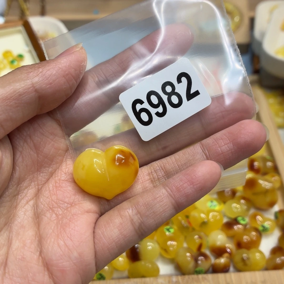 琥珀未镶嵌裸石蜜蜡