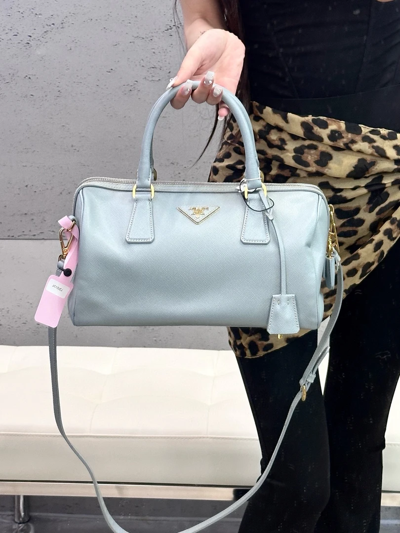 95新 Prada/普拉达 prada氧气蓝波士顿斜挎包（K）