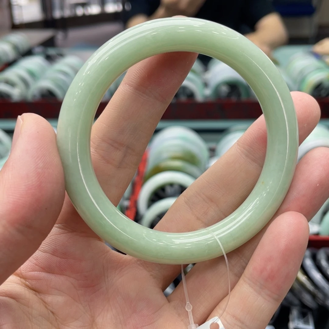 翡翠手镯未镶嵌手镯