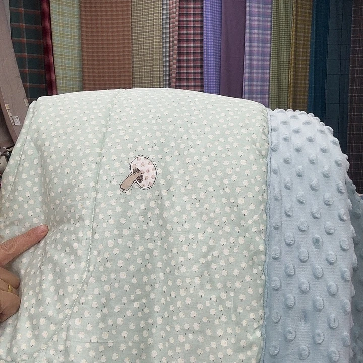 棉1.5米×2米，豆豆被微瑕，小蘑菇绿色