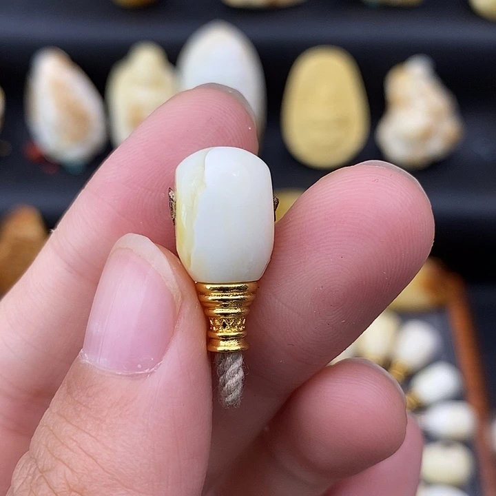 裸石琥珀未镶嵌10三通b804