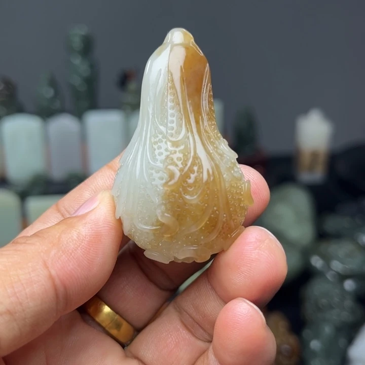 和***定和田玉未镶嵌挂件