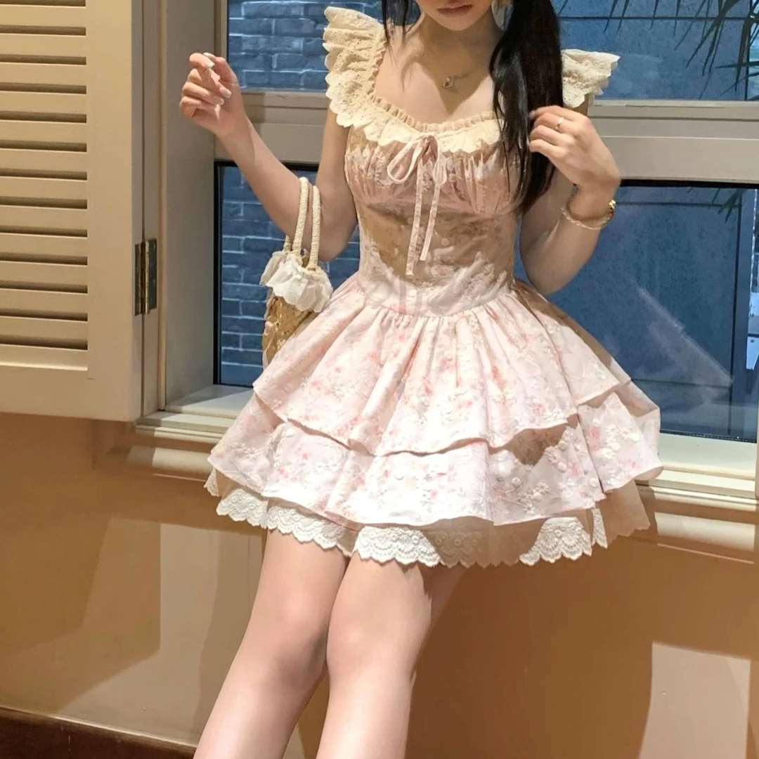 2025甜美小飞袖温柔碎花收腰修身显瘦方口领短款连衣裙