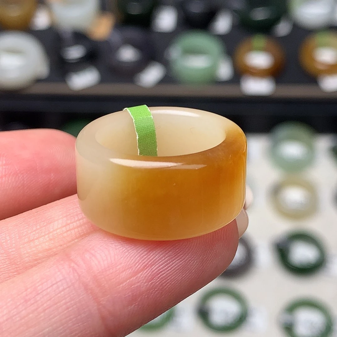 未镶嵌戒指和田玉