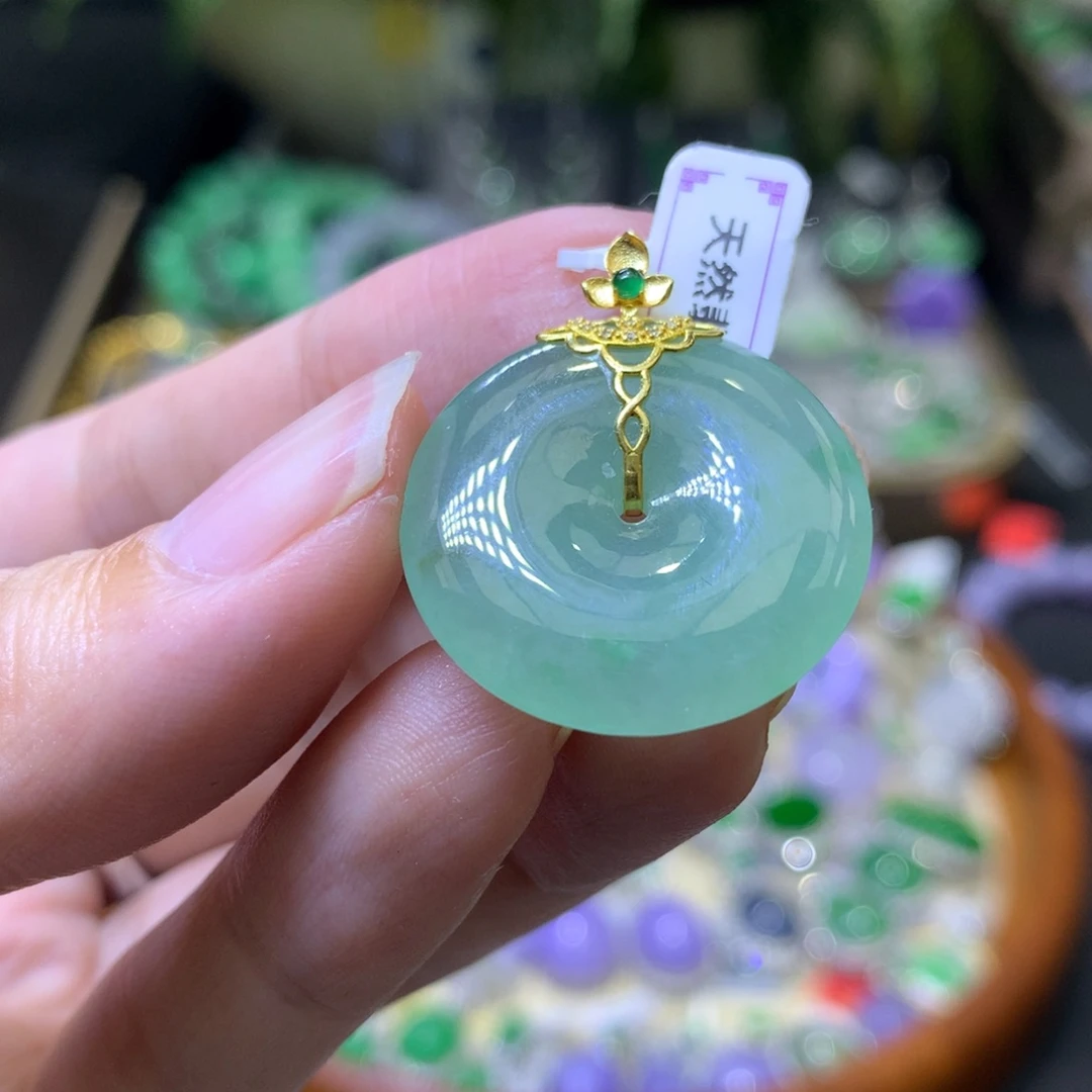 颈饰18K金镶嵌翡翠