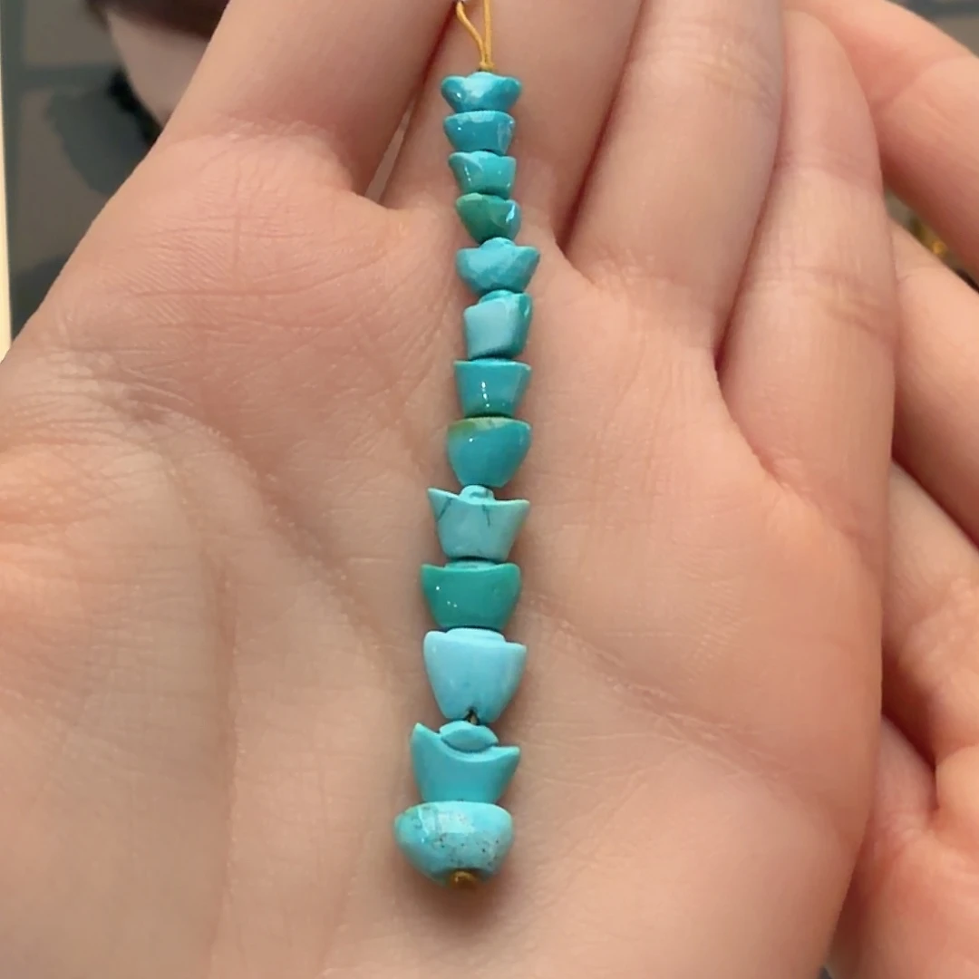 绿松石未镶嵌颈饰