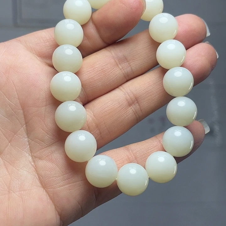 和田玉未镶嵌把件