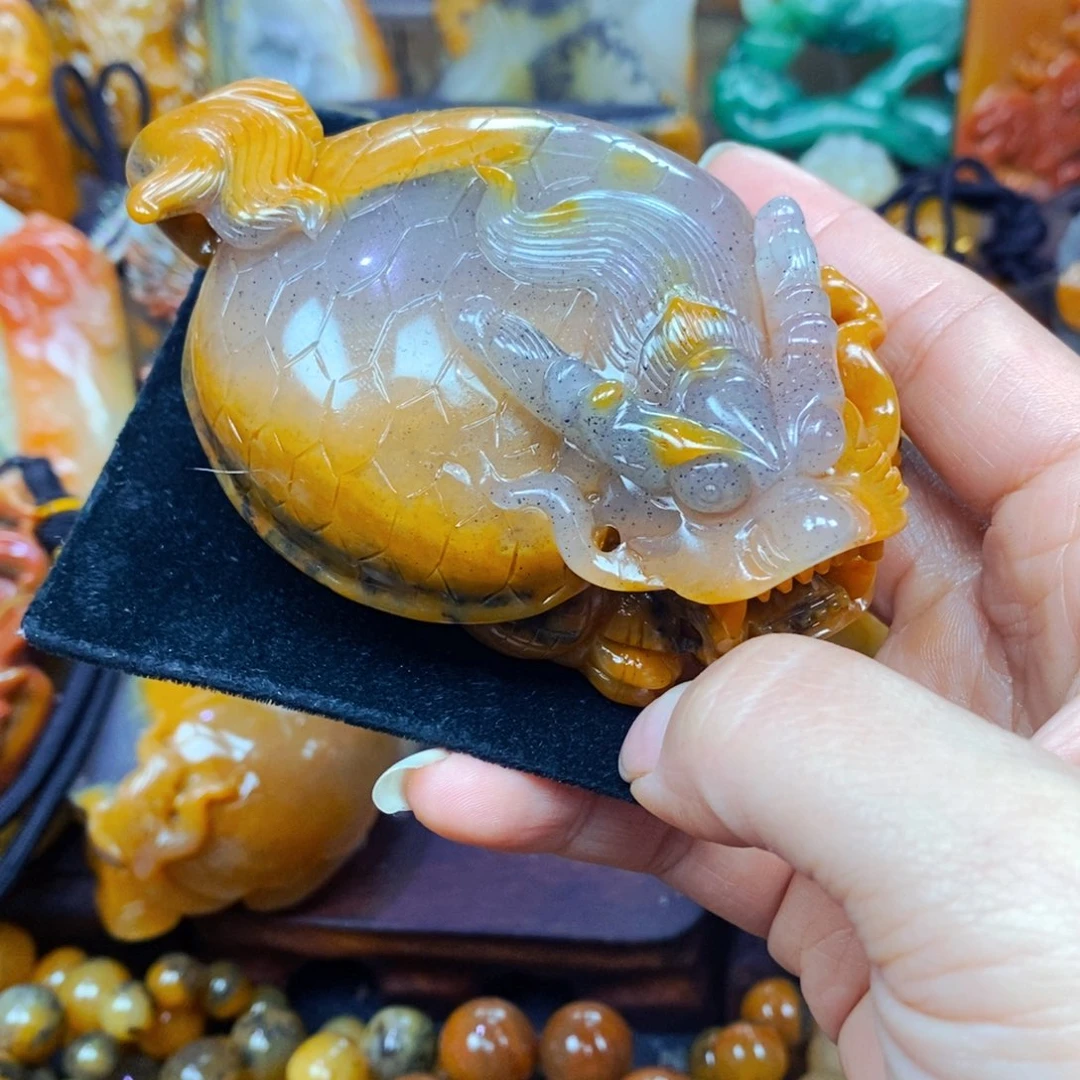 未镶嵌石英质玉（黄龙玉）颈饰
