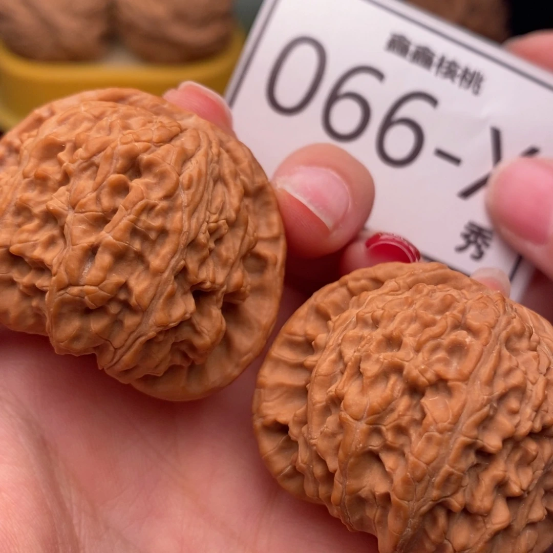 把件桃核白狮子42……