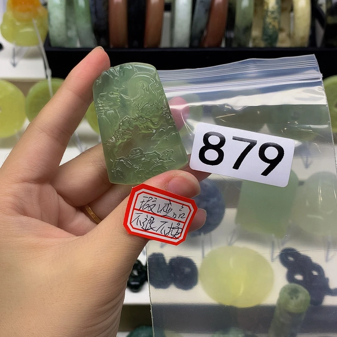 蛇纹石玉颈饰未镶嵌