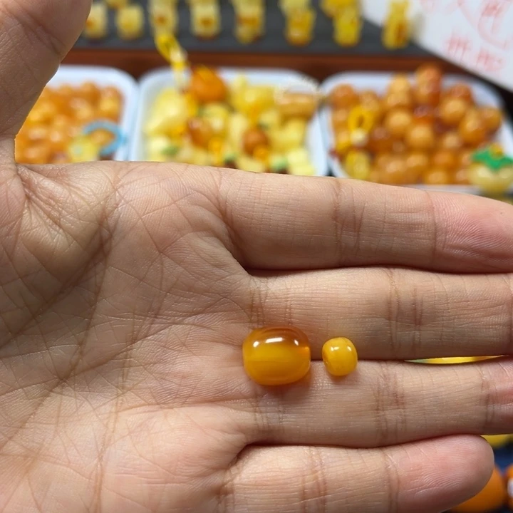 琥珀未镶嵌裸石老蜡枣珠