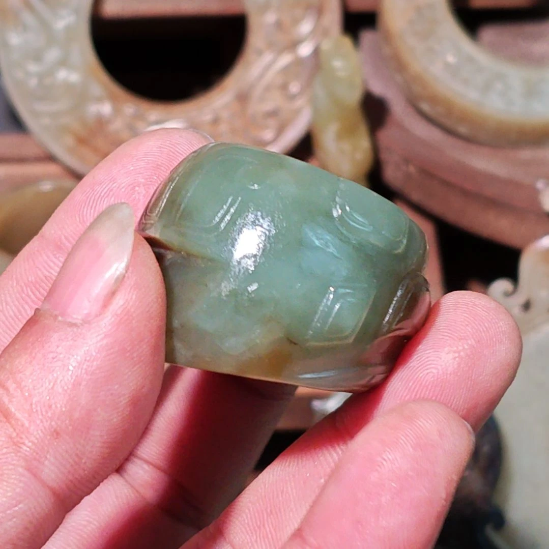 用***8和田玉（糖玉）未镶嵌颈饰