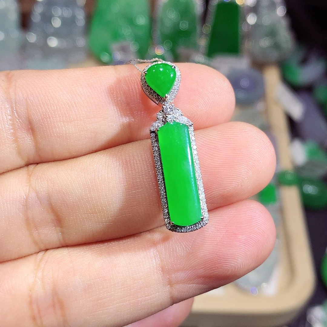 翡翠18K金镶嵌颈饰