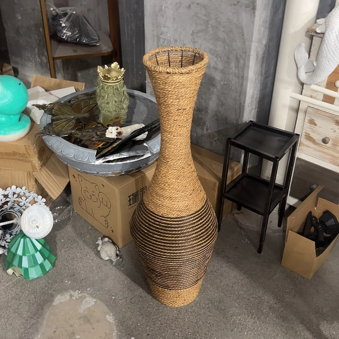 利***为合成树脂藤编花瓶