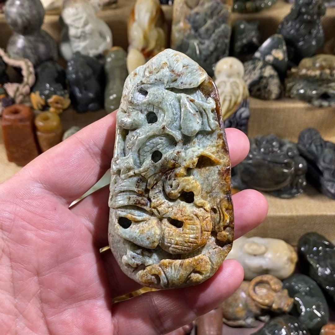 未镶嵌透闪石质玉挂件