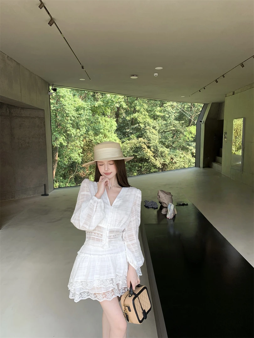 法式气质白色v领长袖蕾丝衬衫高腰a字半身短裙两件套装女秋季新款