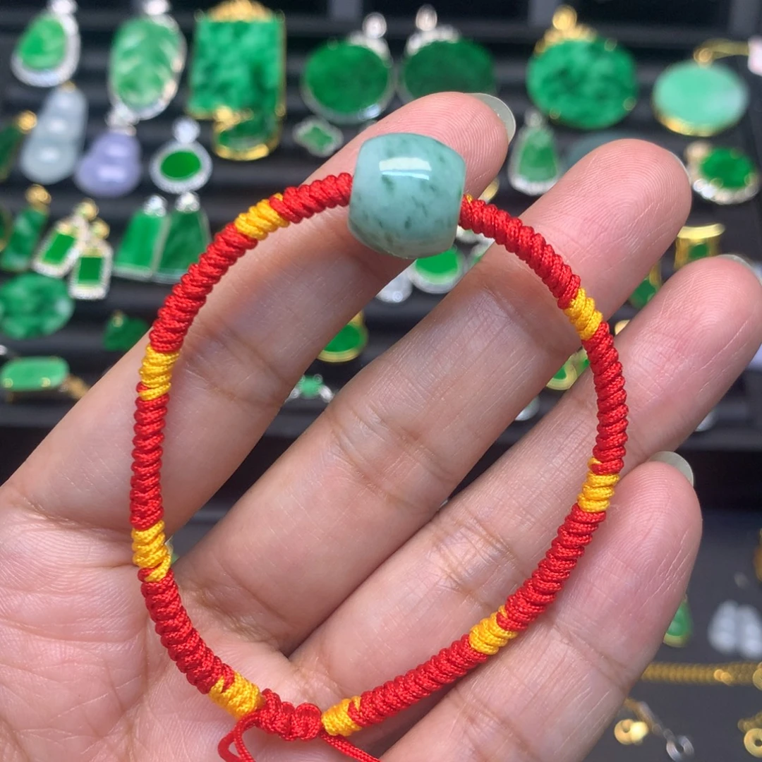 翡翠未镶嵌颈饰有纹