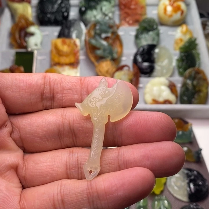 蛇纹石玉未镶嵌颈饰