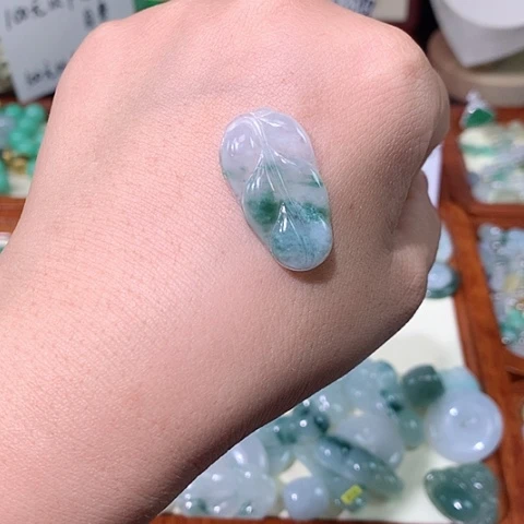 颈饰未镶嵌翡翠叶子