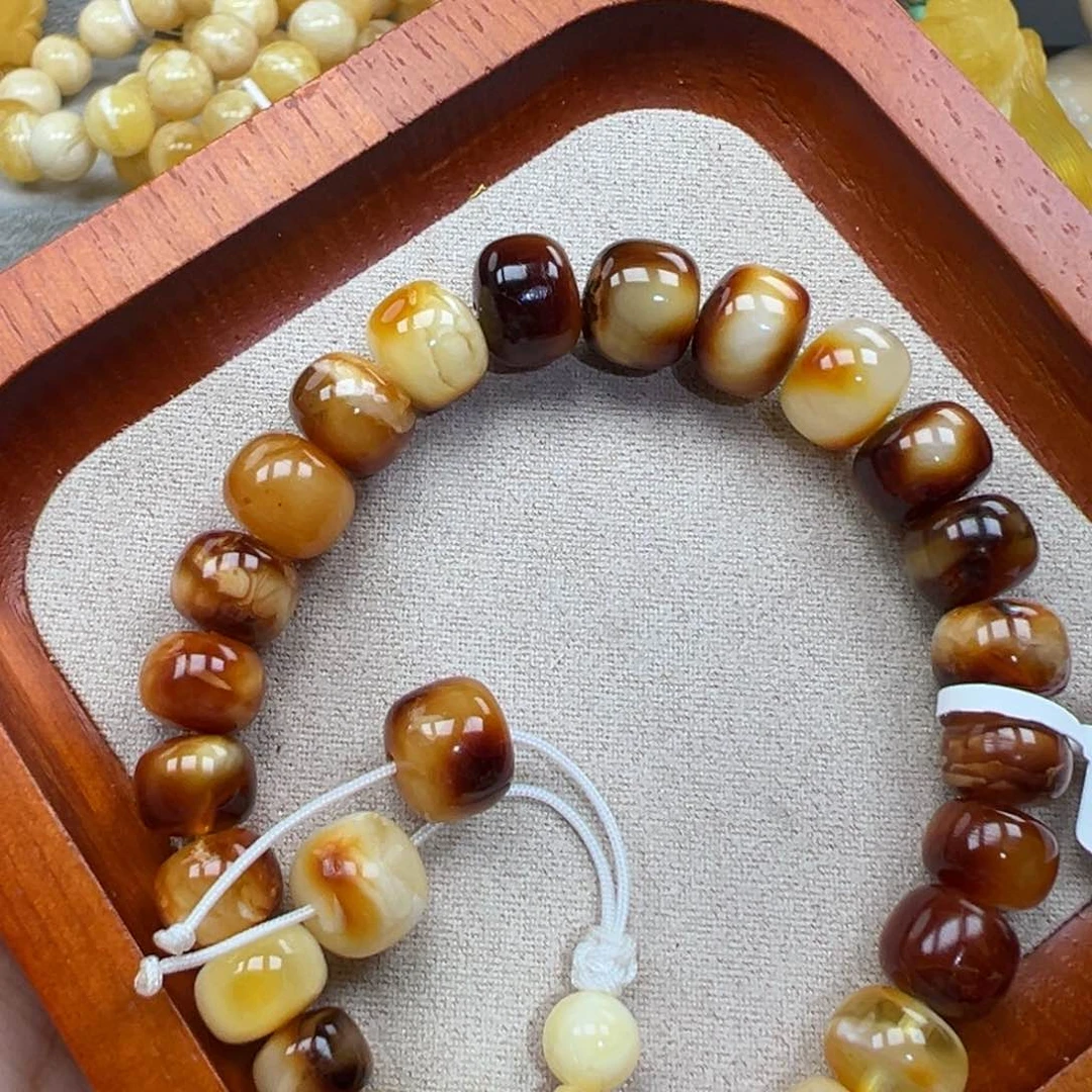 蜜蜡手串未镶嵌俏色蜜蜡手持